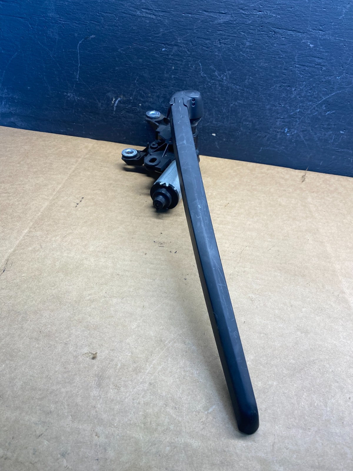 2007 to 2015 Audi Q7 Rear Windshield Washer Wiper Motor AD7470 DG2