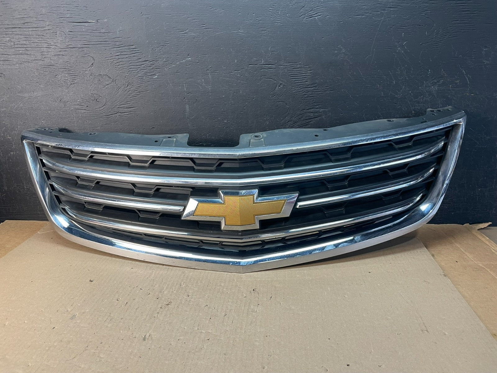 2013 to 2017 Chevrolet Traverse Front Upper Grill Grille AE3335 DG0