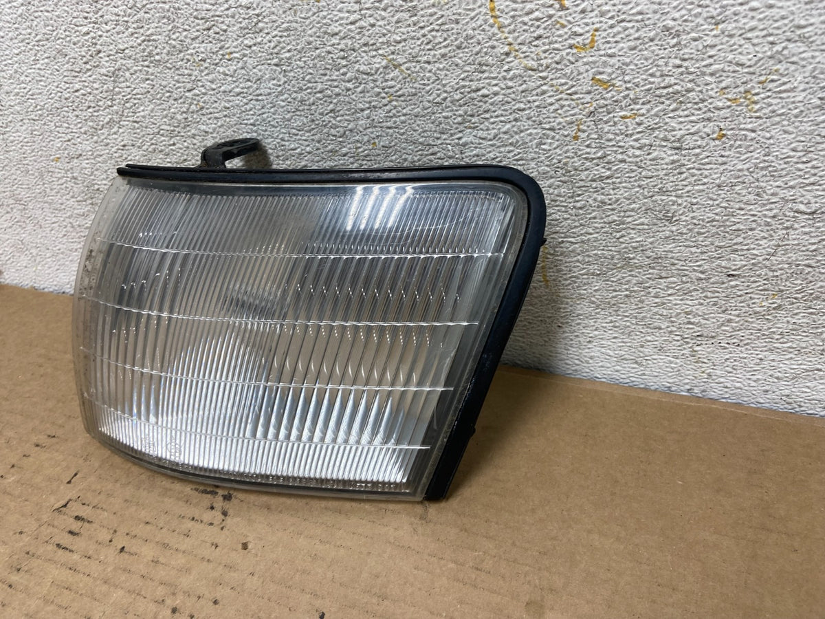 1990 to 1994 Lexus LS400 Left Driver LH Side Turn Signal AH4075 DG2