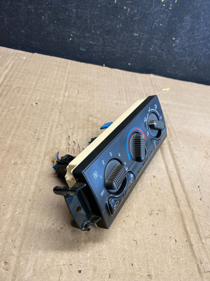 1999 to 2002 Chevrolet Silverado HVAC Heater Climate Control Module ad7247 DG1