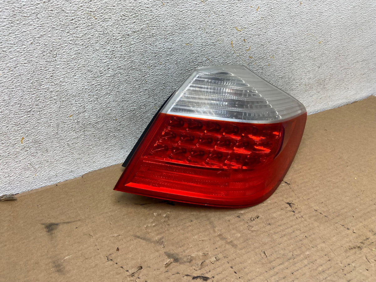 2009-2011 Hyundai Genesis Sedan Right Passenger RH Tail Light AH4322 LK1