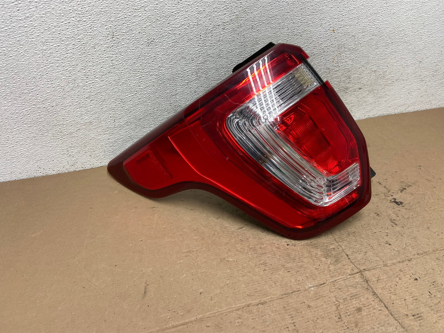 2016 to 2019 Ford Explorer Left Driver Lh Side Tail light AF5157 LK2