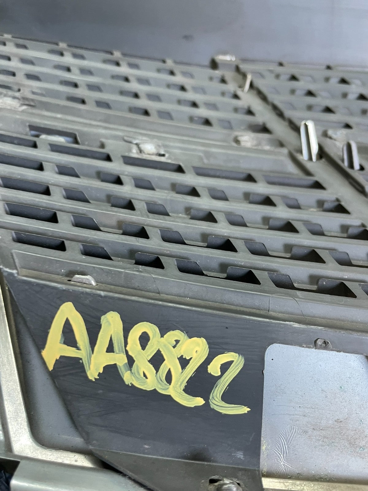 2010 to 2012 Cadillac SRX Front Upper Grille Grill OEM AA8822 DG9
