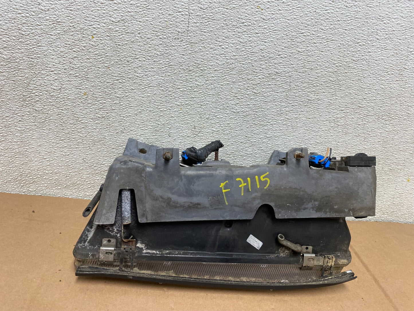 1987 to 1988 Chevrolet Corsica Right Passenger RH Side Headlight F7115 DG13
