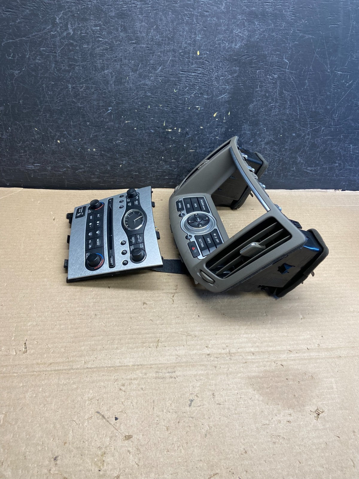 2007 to 2010 Infiniti G37 Radio Player Climate Control Panel Bezel ah3550 DG2