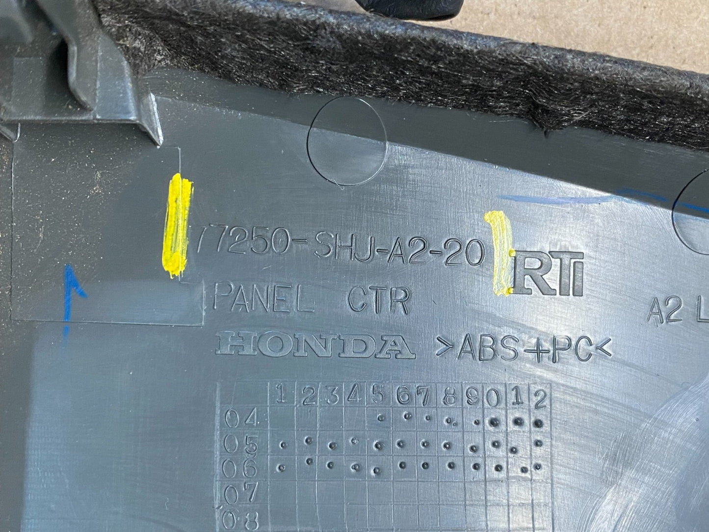 2005 to 2010 Honda Odyssey  Radio Climate Control Dash Trim Bezel R8774 DG6