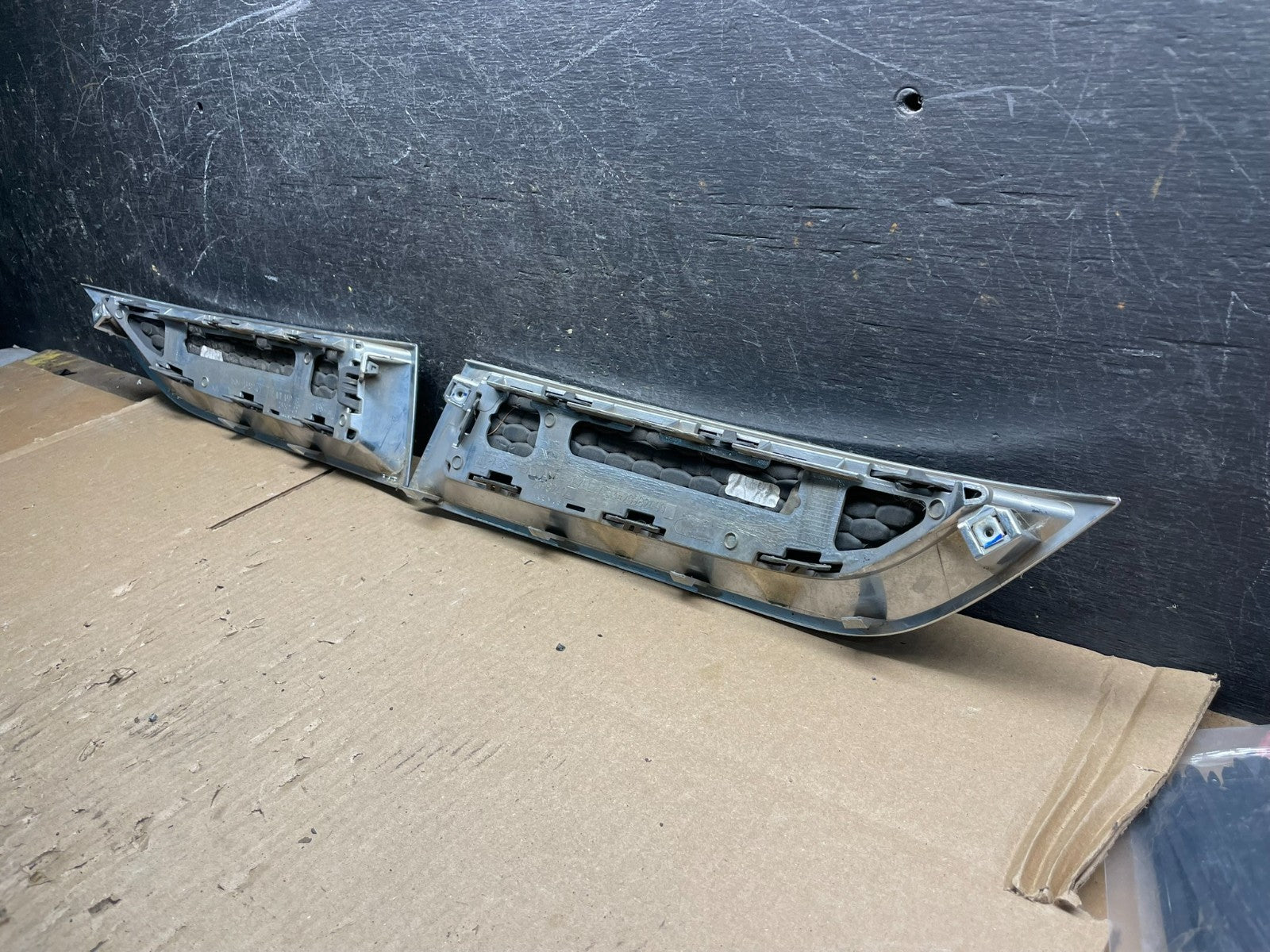 2013 2014 2015 GMC Acadia Front Left+Right Set Grille Bezel Bumper Oem V8774 DG6