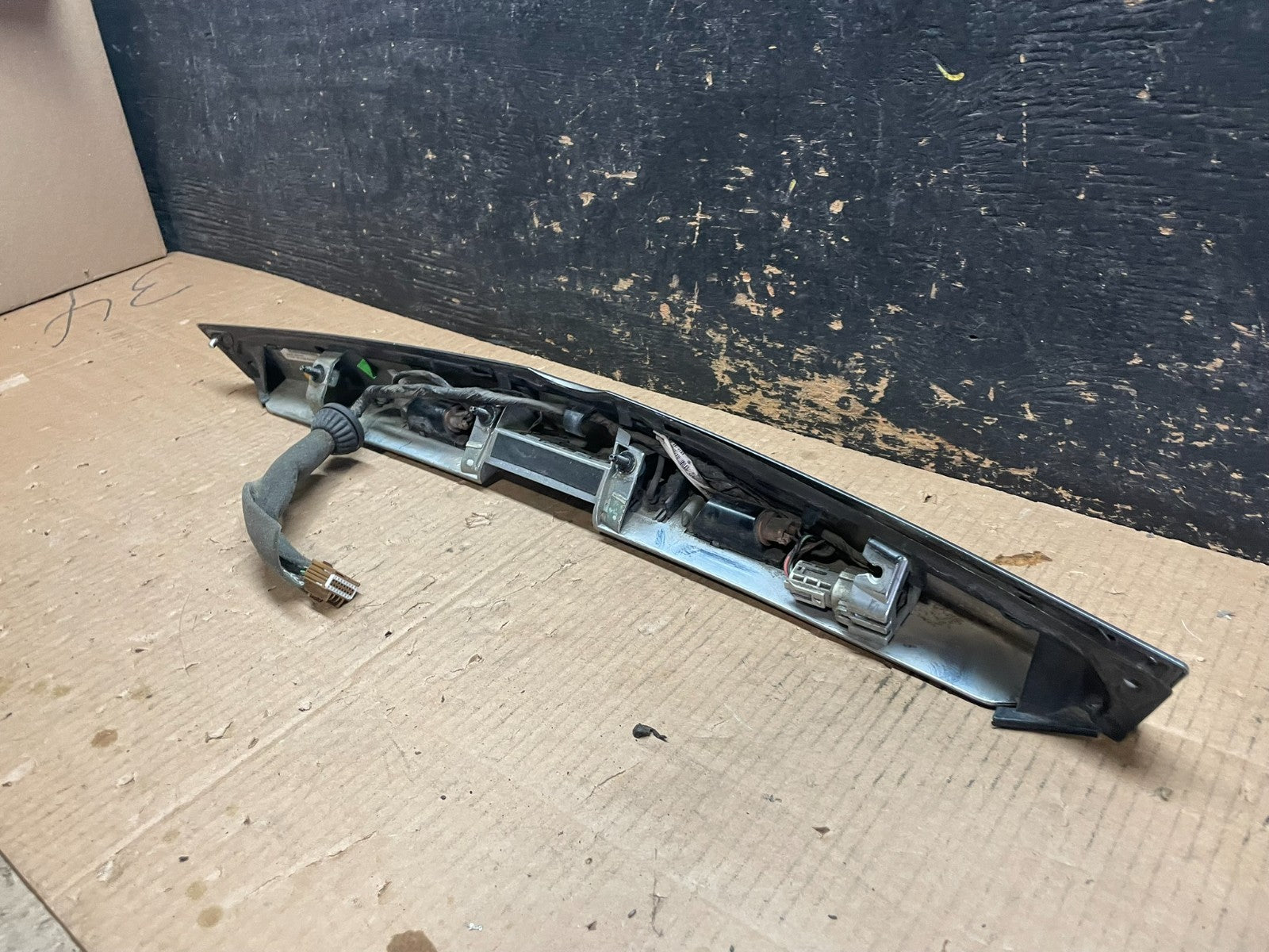 2010-2015 Cadillac SRX Rear Liftgate Tailgate Finish Molding W/O Camera Y1937 PS5