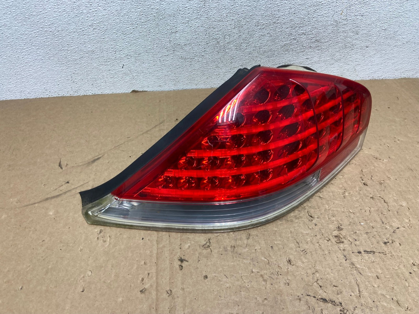 2004-2007 BMW 6 Series 650i 645i Right Passenger Side Tail Light AG1305 LK2
