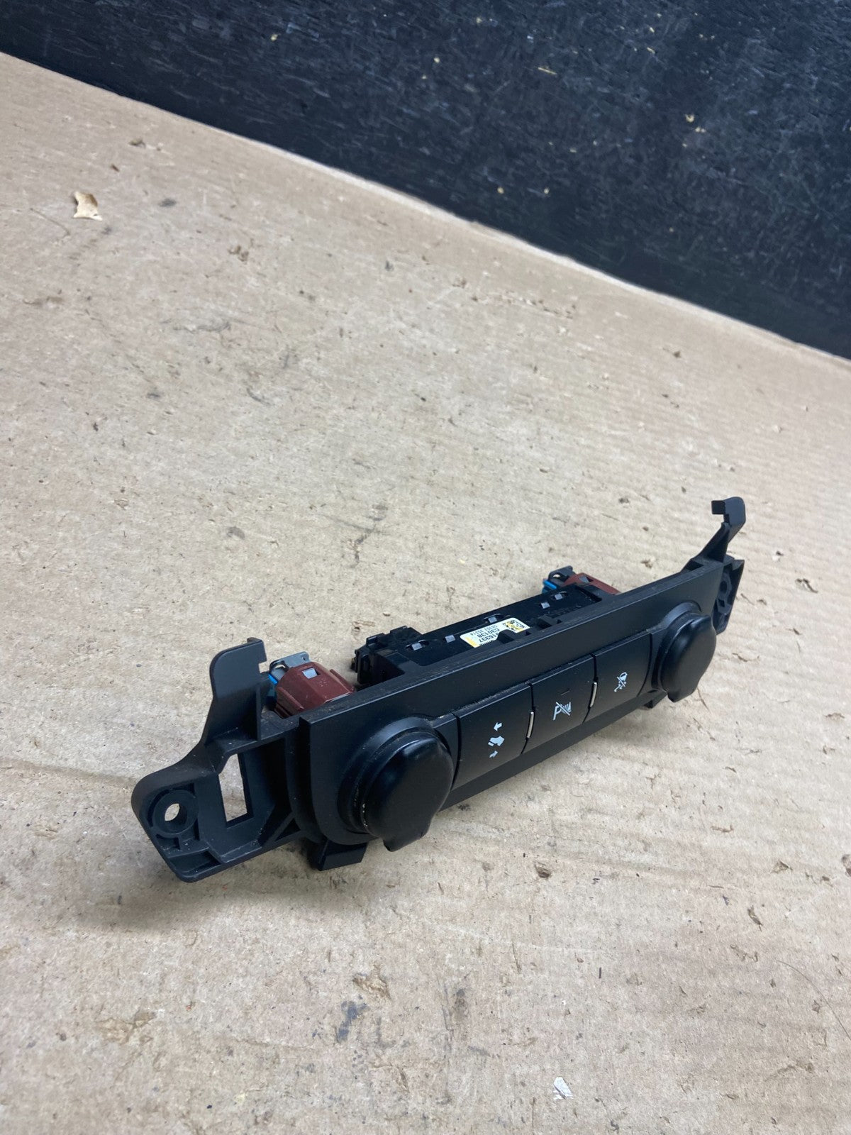 2007 - 2014 Chevrolet Tahoe Yukon Pedal Traction Control Switch AH5341 DG1