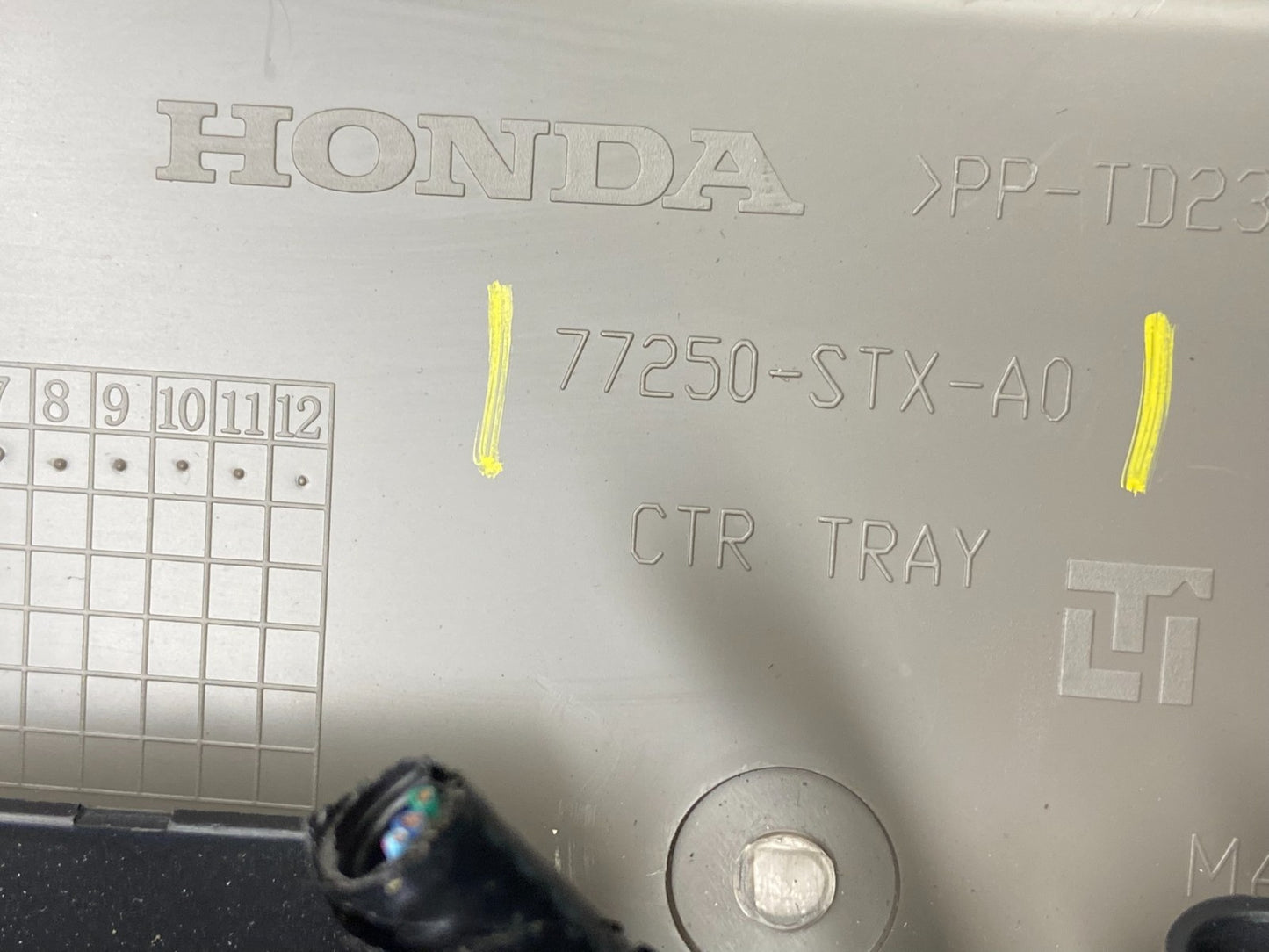 2007 - 2013 Acura MDX Front Dash Tray Center Console Air Vents Hazard T8442 DG6