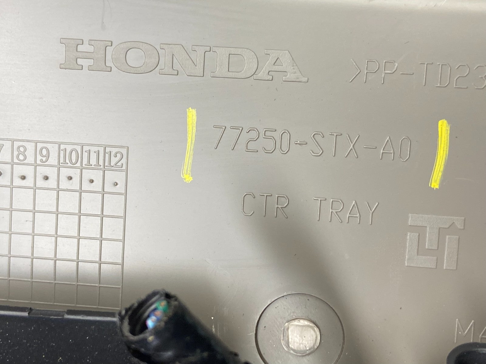 2007 - 2013 Acura MDX Front Dash Tray Center Console Air Vents Hazard T8442 DG6
