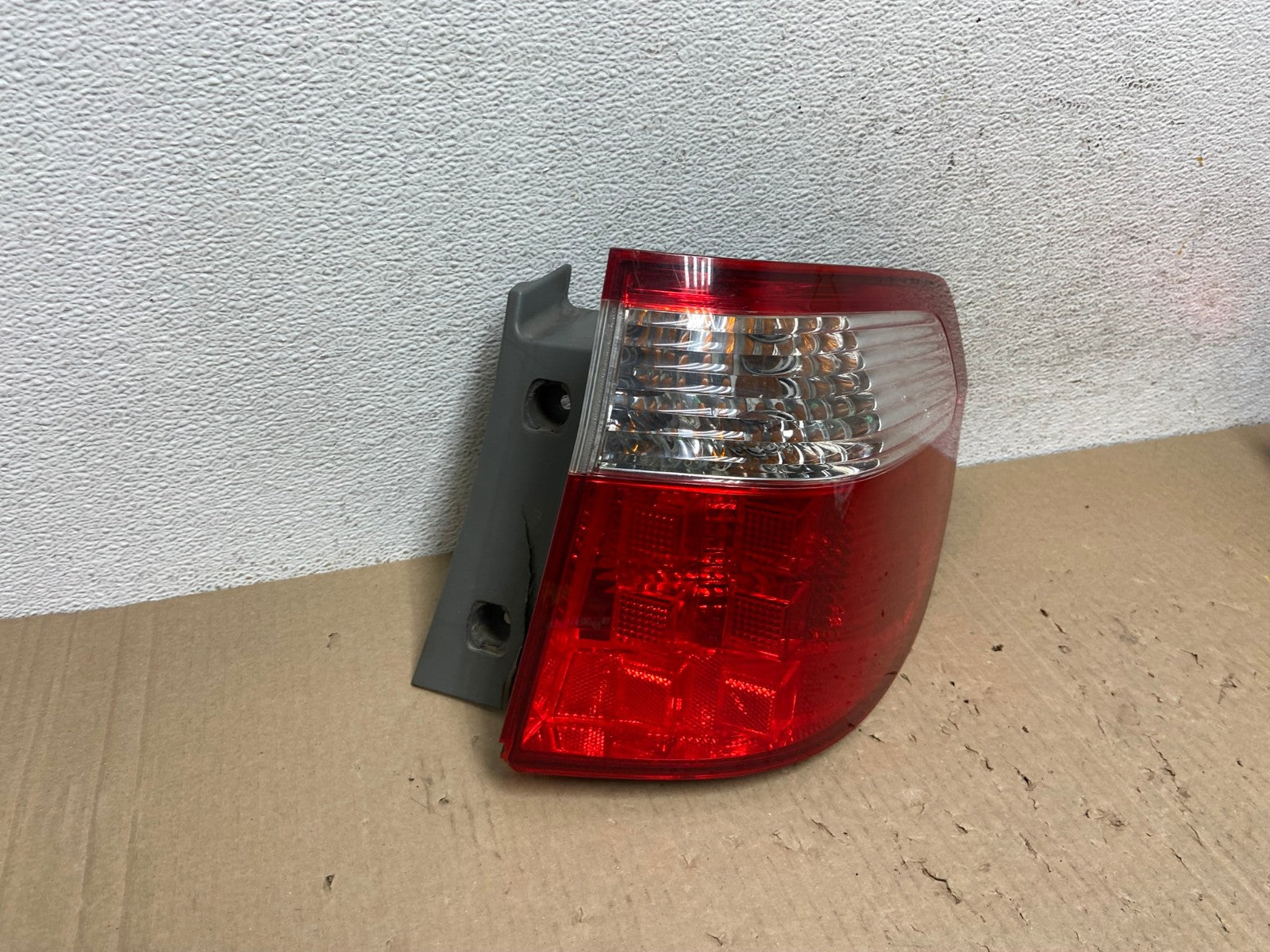 2005 2006 2007 Honda Odyssey Right Passenger RH Side Tail Light AE9740 LK2