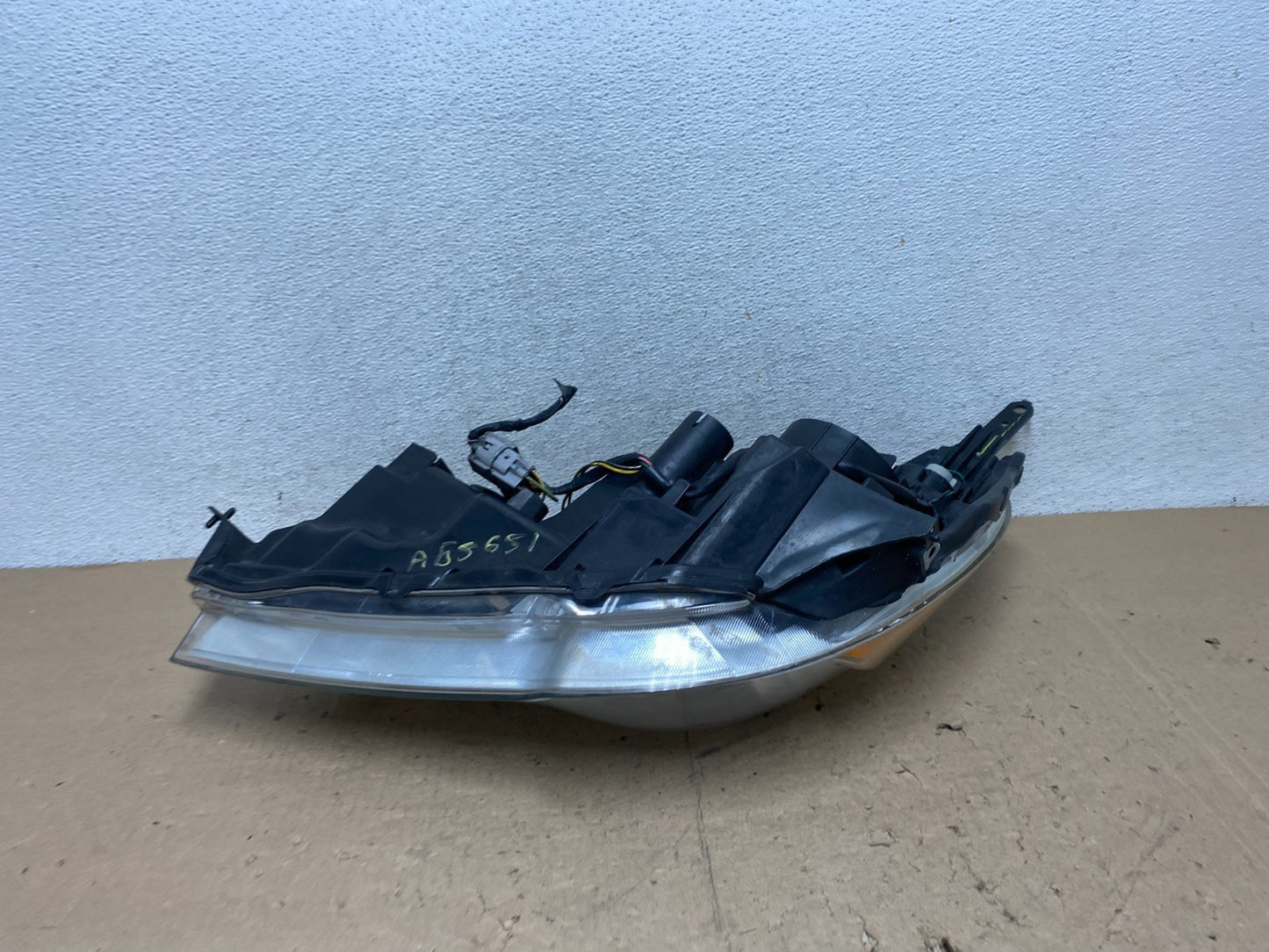 2010-2012 Subaru Legacy Outback Right Passenger Headlight AG5651 DW7