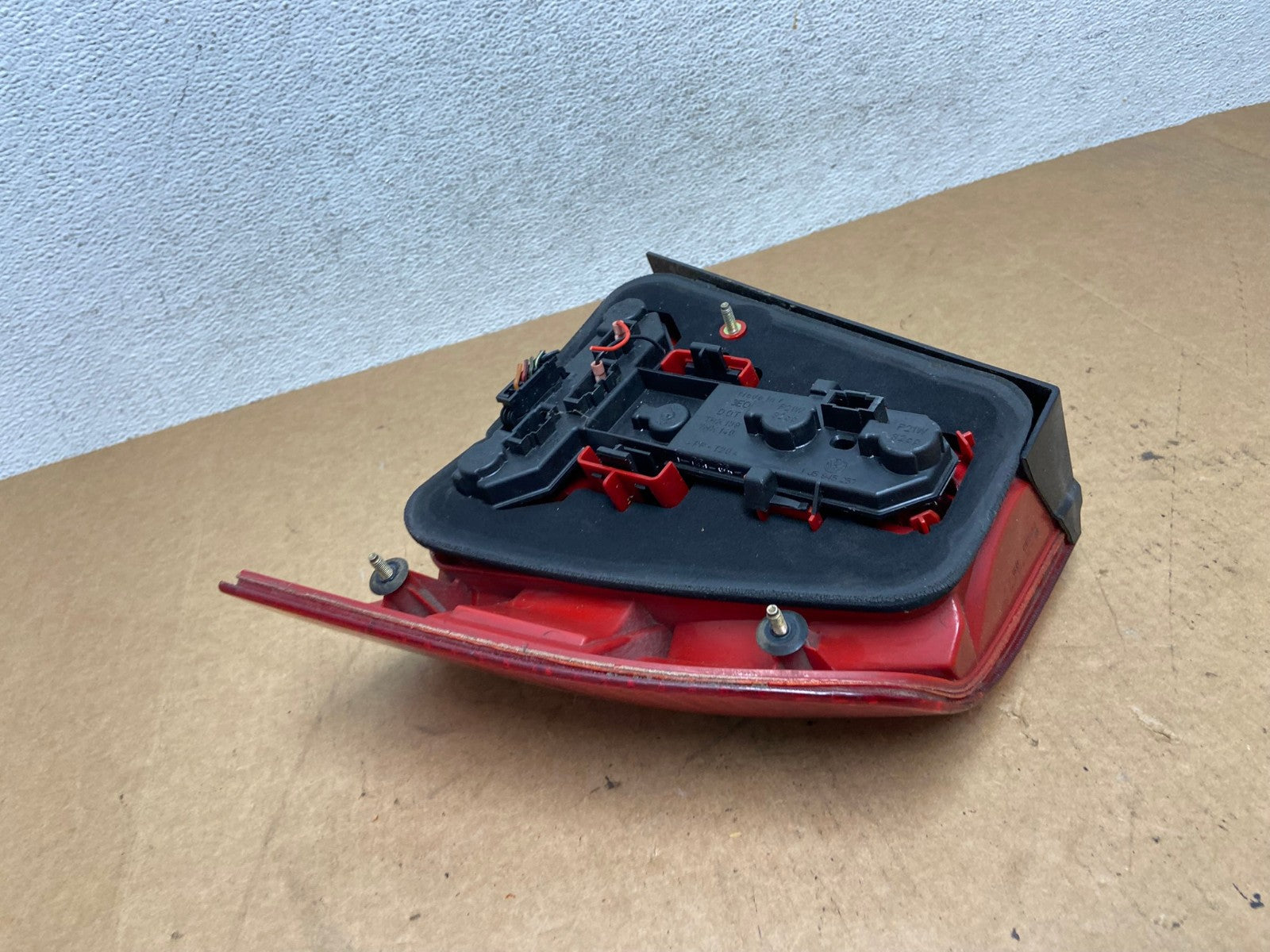 2004 to 2005 Volkswagen Jetta Left Driver LH Side Tail Light AE3129 LK5