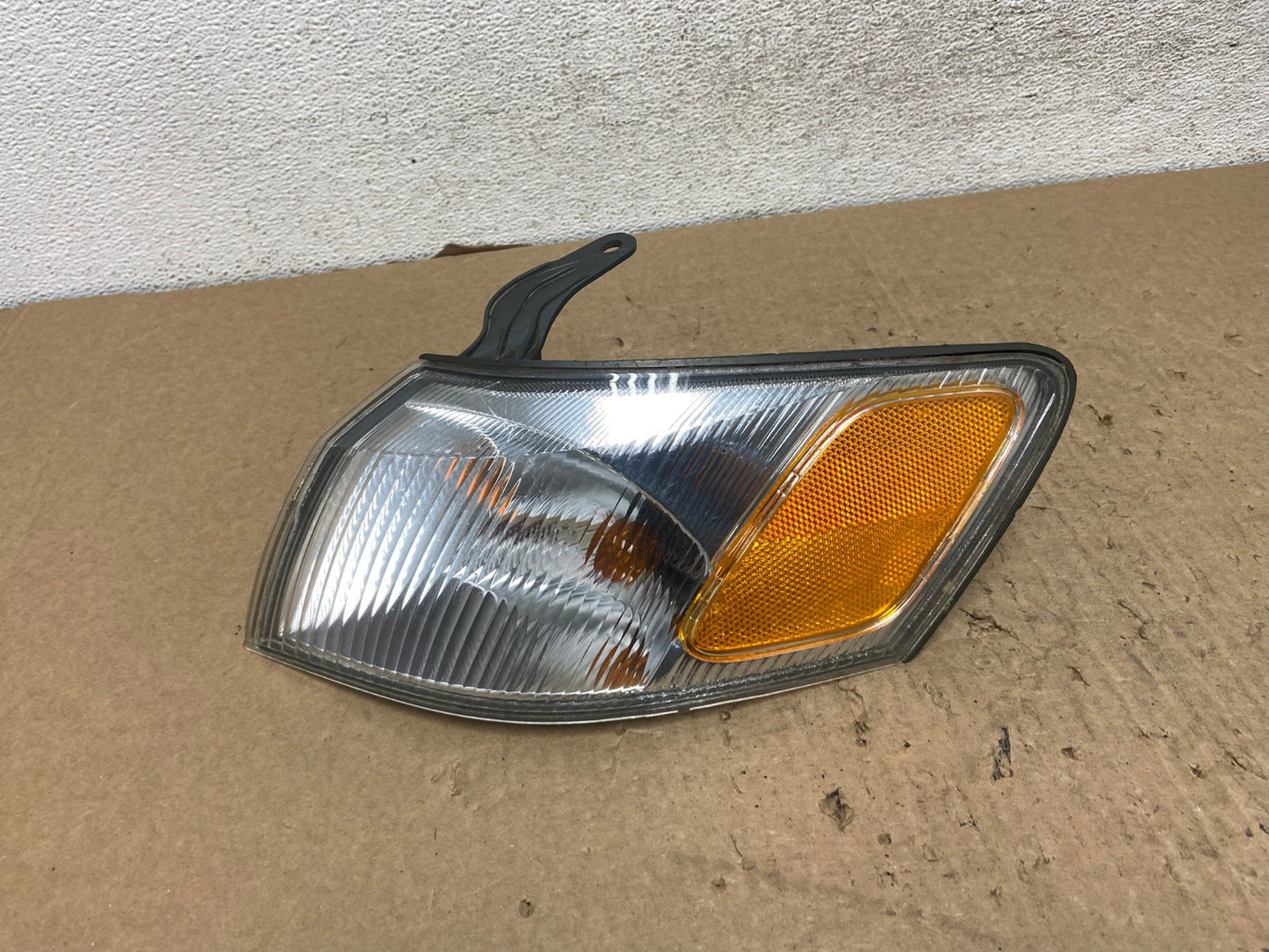 1997 1998 1999 Toyota Camry Left Driver LH Turn Signal X5168 DW0