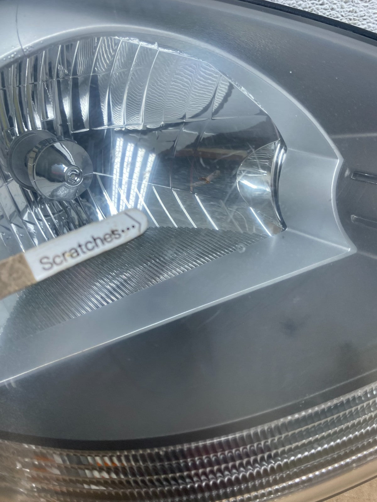 2005 to 2008 Hyundai Tucson Right Passenger Side Headlight AD7941 DW3