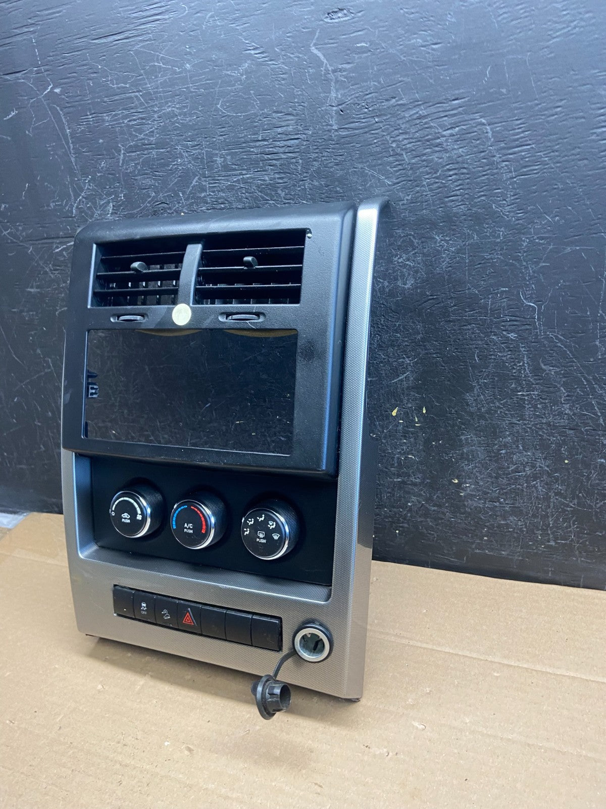 2008 to 2012 Jeep Liberty Dash Climate Temperature Control Radio Bezel AG5157 DG3