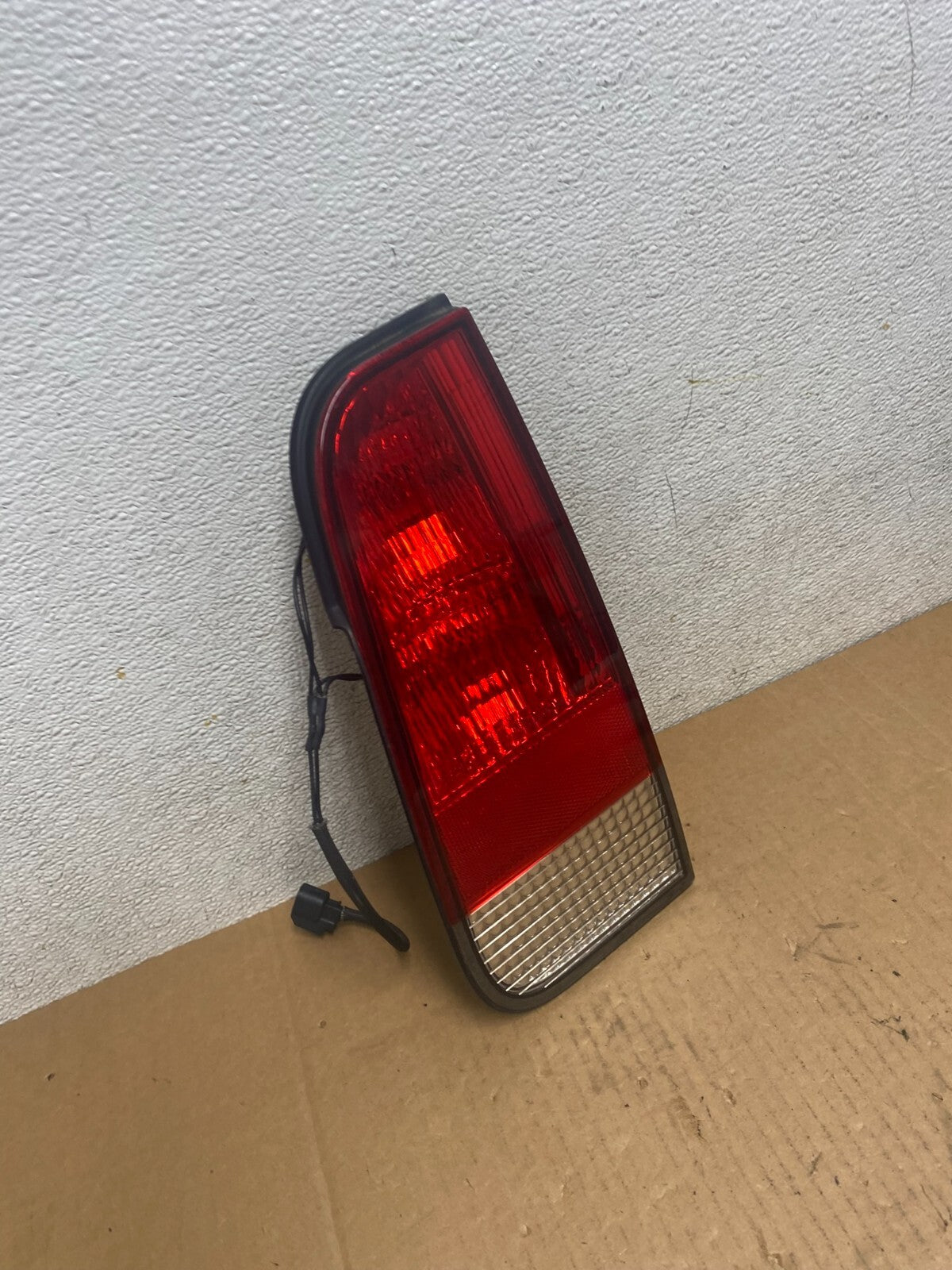 2003 to 2005 Lincoln Aviator Right Passenger Inner Tail Light Side M0826 DW2