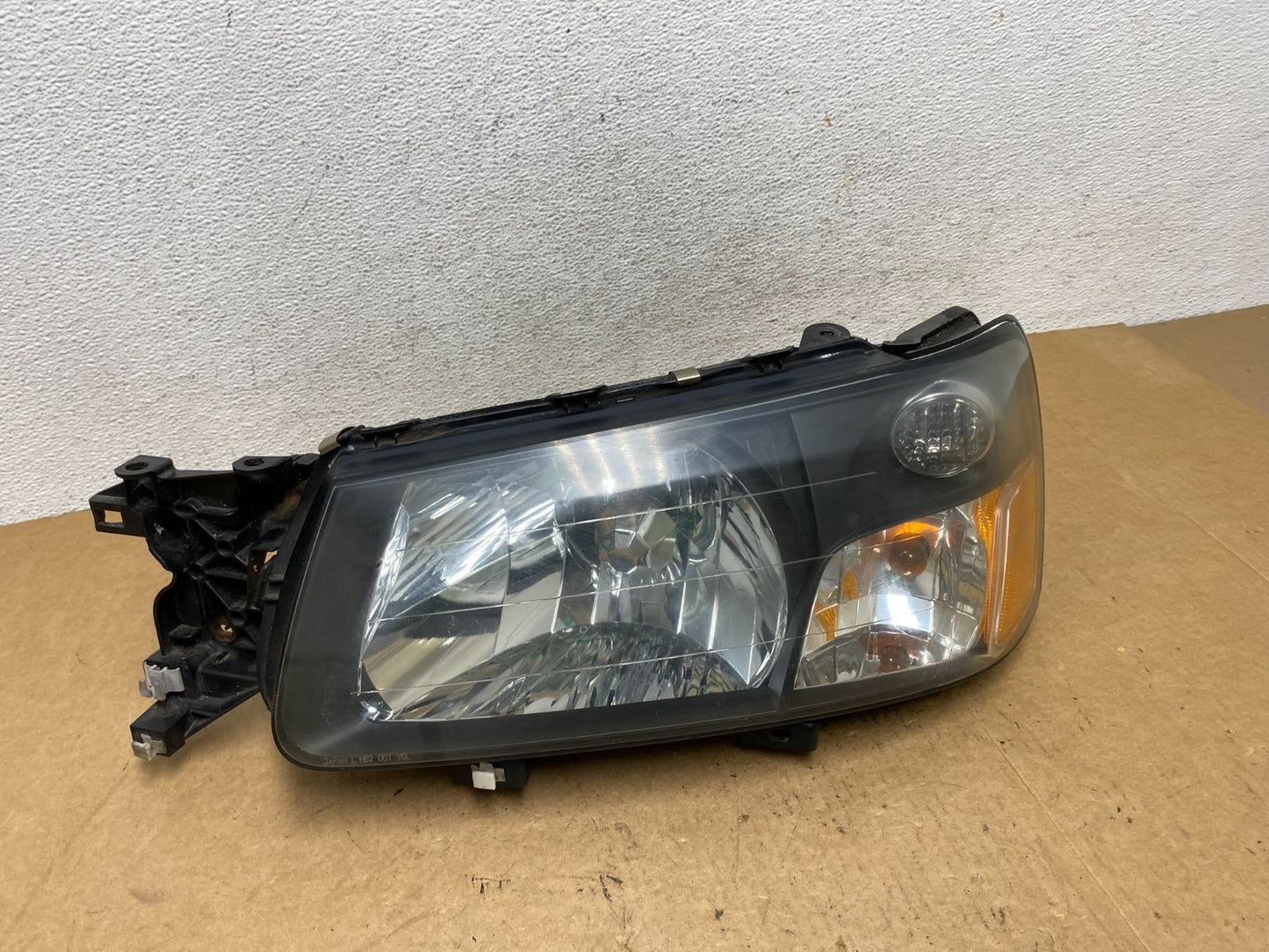 2003 2004 Subaru Forester Left Driver LH Headlight Halogen AE4823 DW0