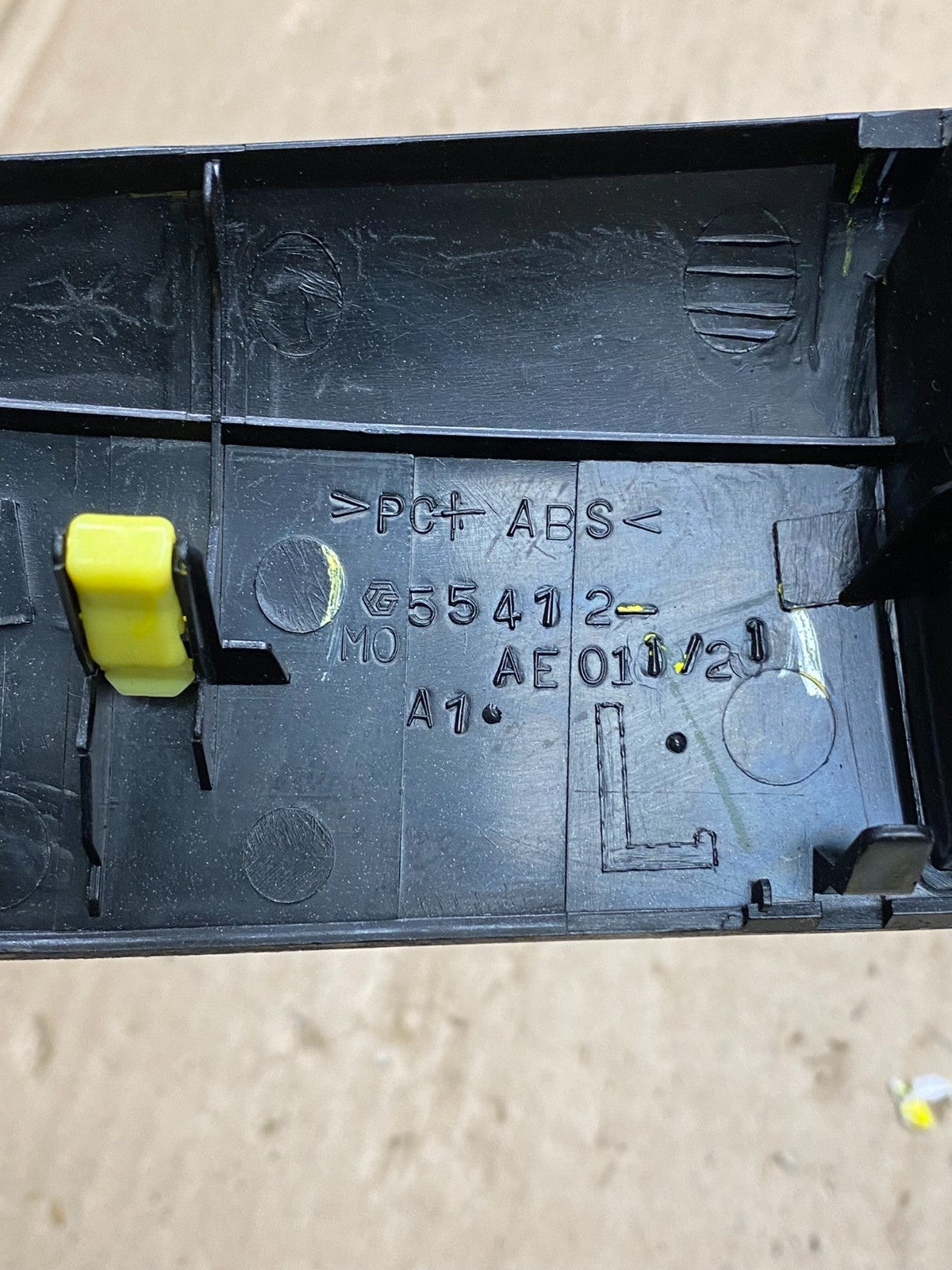 2004 to 2010 Toyota Sienna Left Side Climate Switches Bezel Trim OEM AB9048 DG5