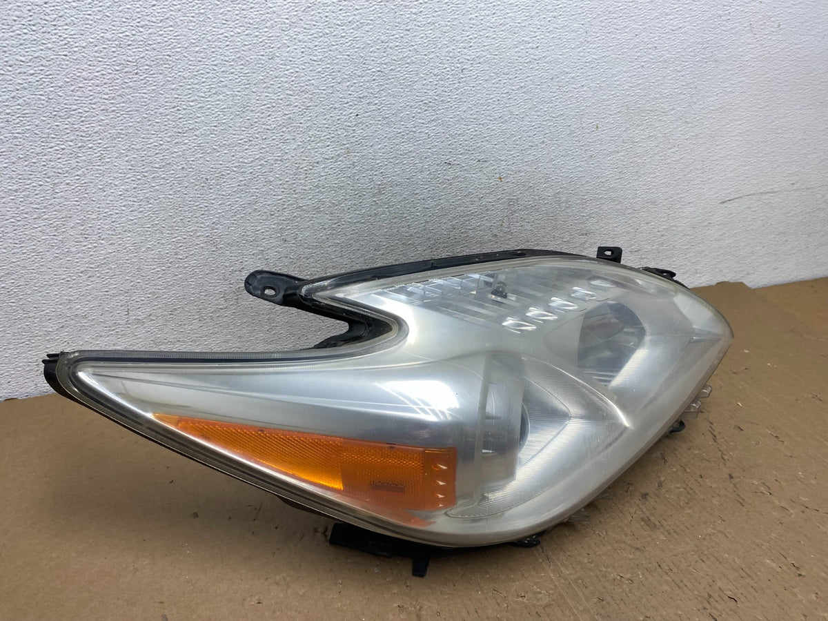 2010 - 2011 Toyota Prius Right Passenger Rh Halogen Headlight AD8124 DW2