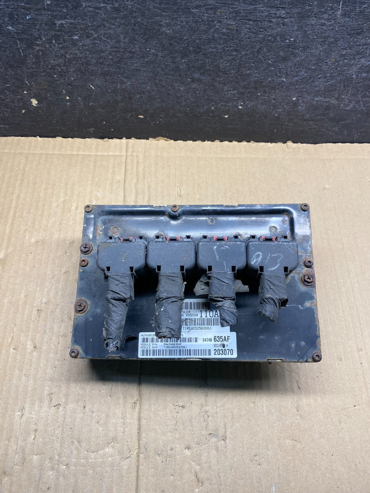 2005 Chrysler Caravan 3.3L Engine Control Unit ECU P04748635AF AI0262 DG0