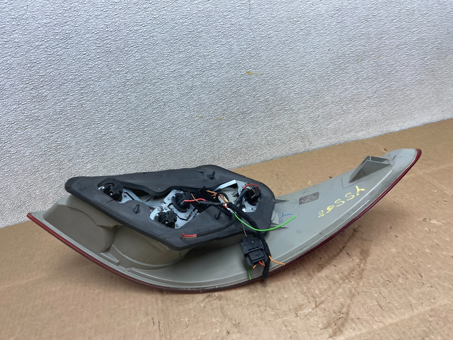 2006 to 2010 Mercedes W251 R-Class Left Driver LH Side Tail Light Y8868 DW6