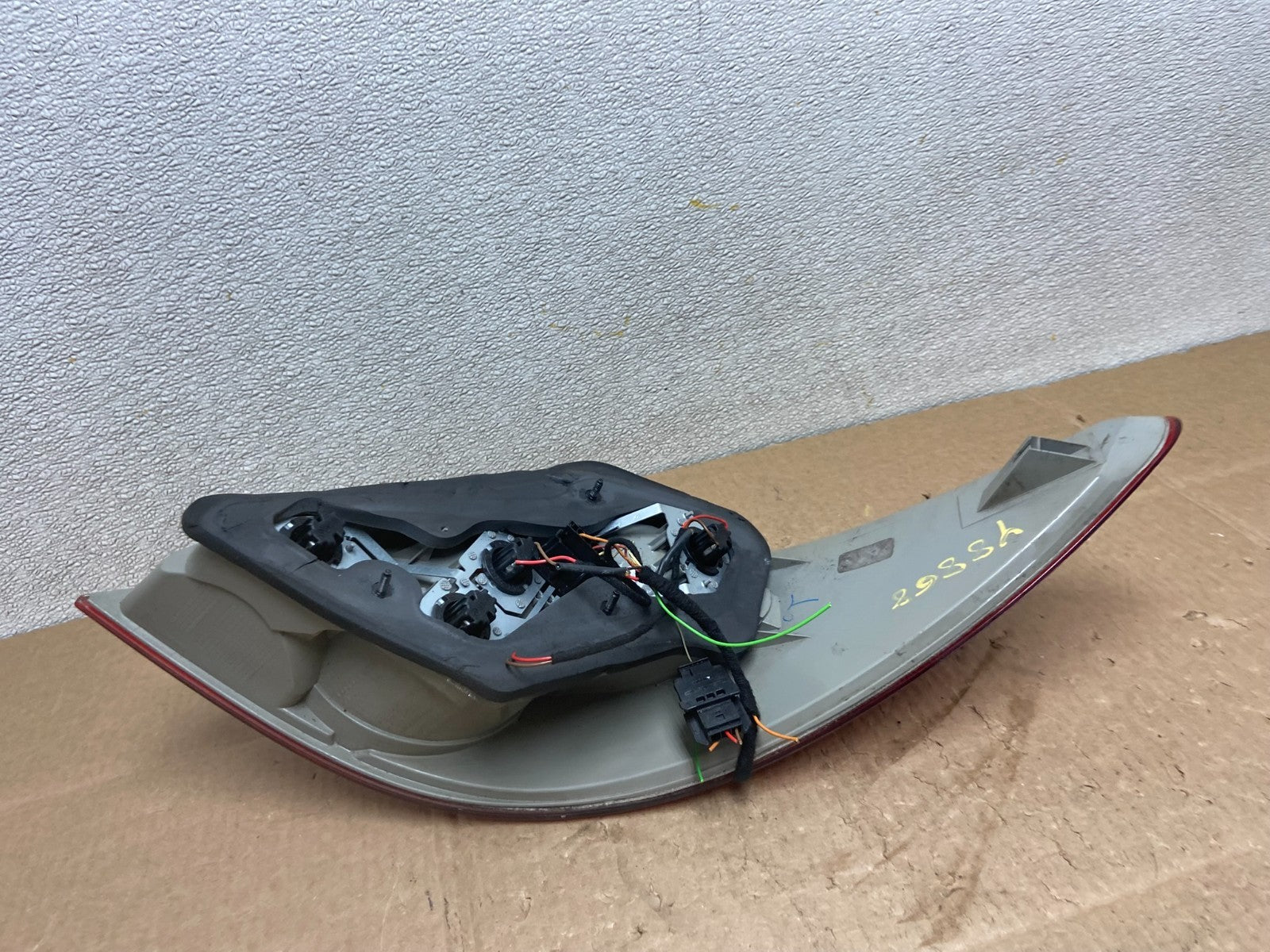 2006 to 2010 Mercedes W251 R-Class Left Driver LH Side Tail Light Y8868 DW6