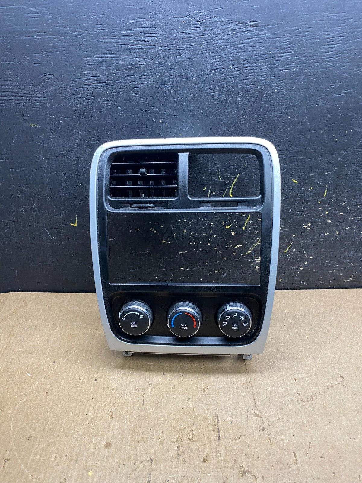2010 - 2012 Dodge Caliber Dash Radio Center Bezel Climate Control Dash AC9429 DG0
