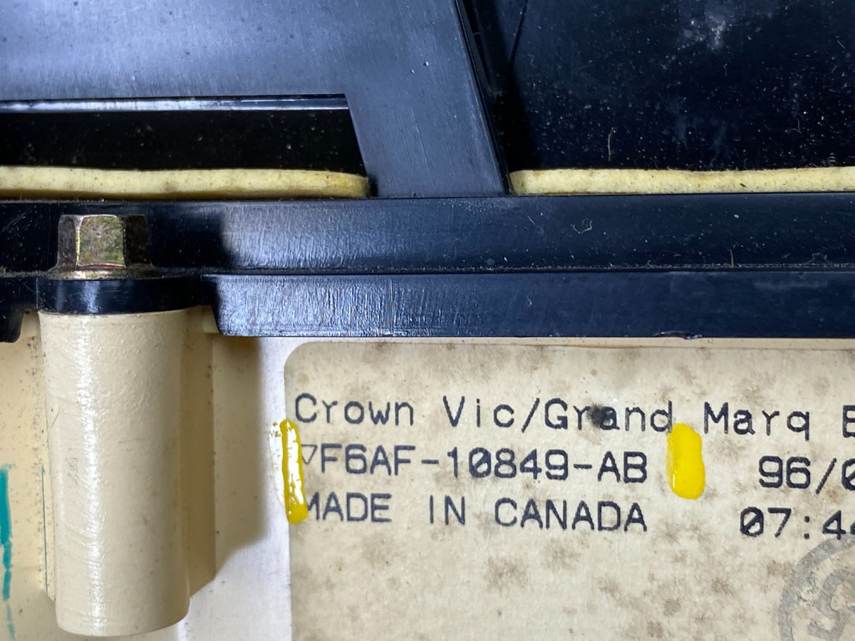 1996 to 1997 Ford Crown Victoria Speedometer Cluster Gauge U5634 DG7