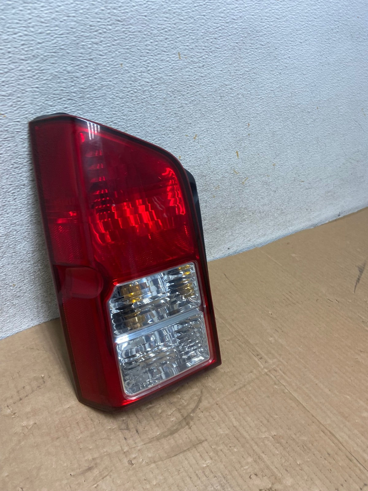 2005 to 2012 Nissan Pathfinder Tail light Left Driver Lh Side AI6973 LK2
