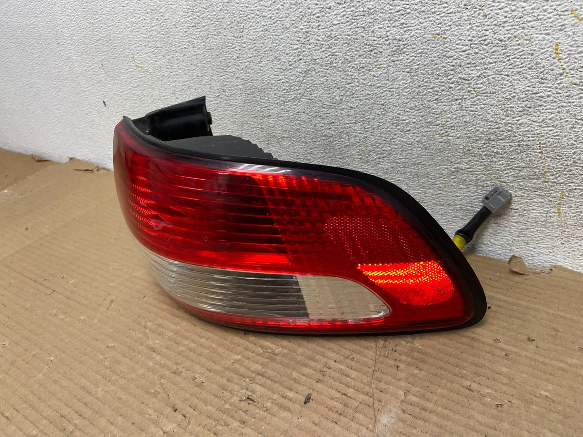 2001 2002 2003 Toyota Sienna Right Passenger Rh Side Tail Light AH2553 DW2