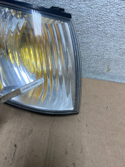 2001 to 2003 Toyota Sienna Turn Signal Right Passenger RH Lamp OEM S3844 DW5