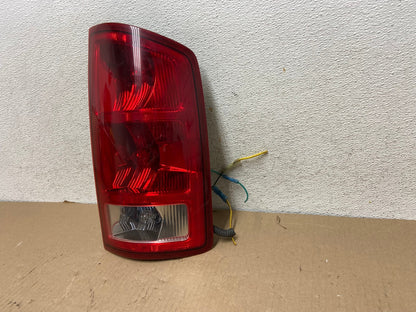 2002 to 2006 Dodge Ram 1500 Right passenger Rh side Tail Light AG7930 LK2
