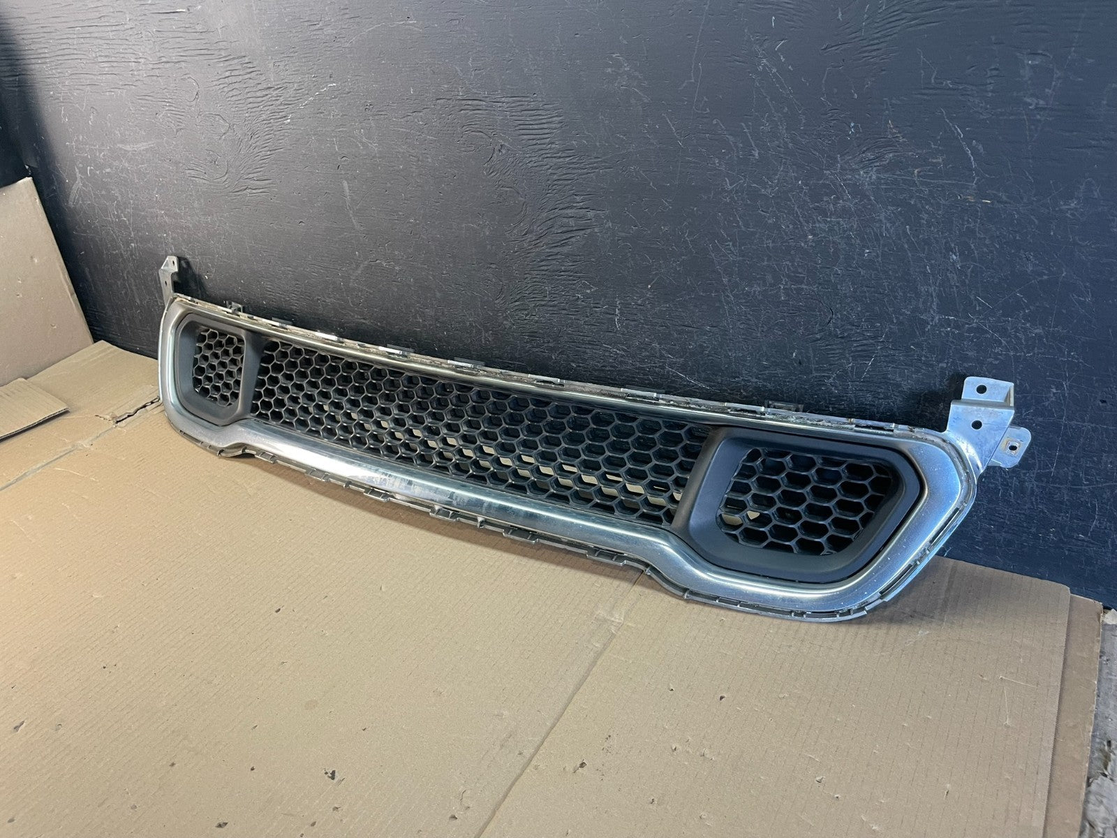 2014 to 2018 Jeep Cherokee Front Lower Bumper Cover Grille AE3576 DG1