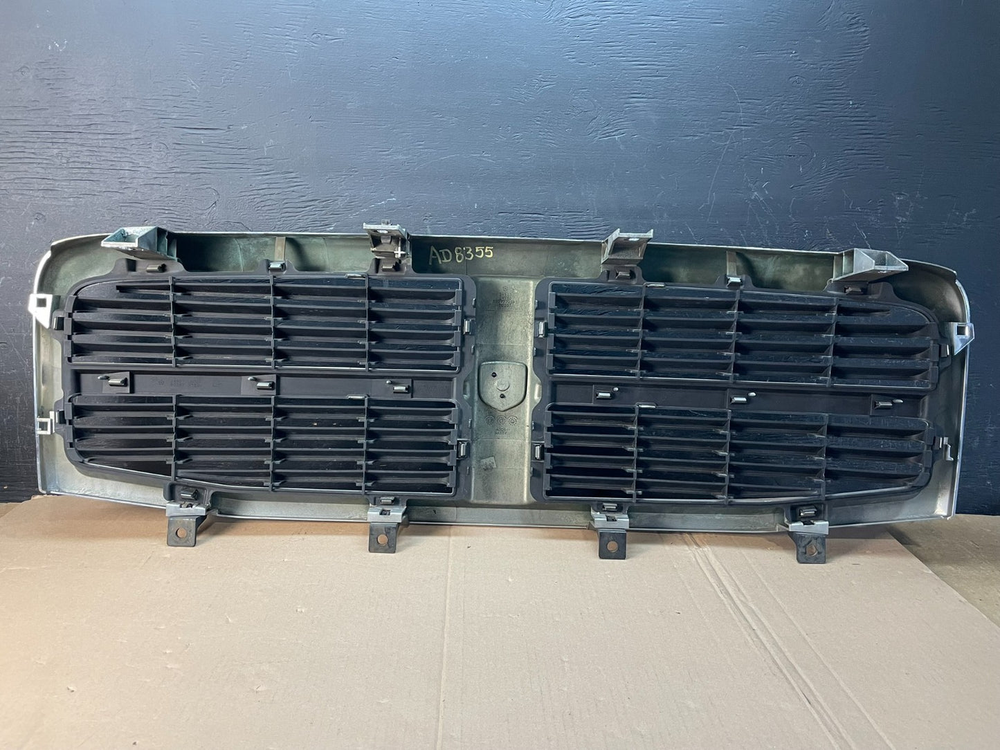 2004 to 2006 Dodge Durango Front Upper Chrome Grill Grille AD8355 DG3