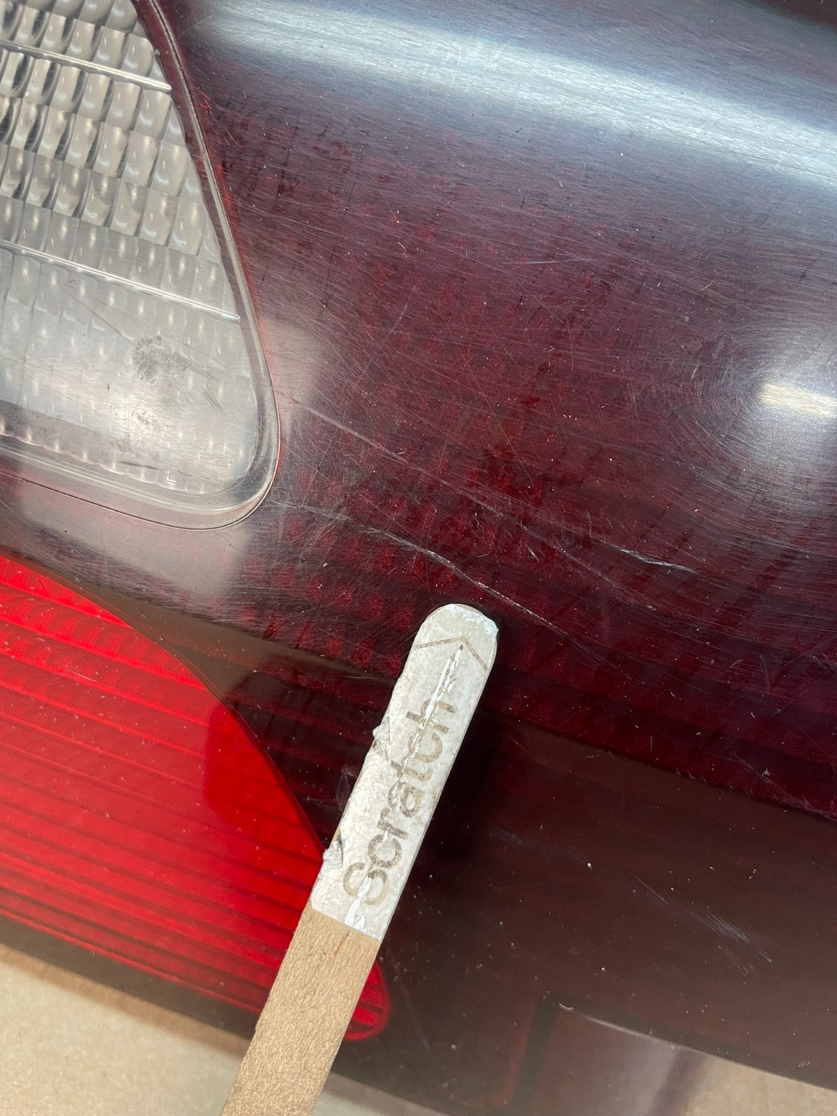 2002 - 2004 Subaru Outback Trunk Hatch Lid Tail Light Panel Center AE3427 DG4
