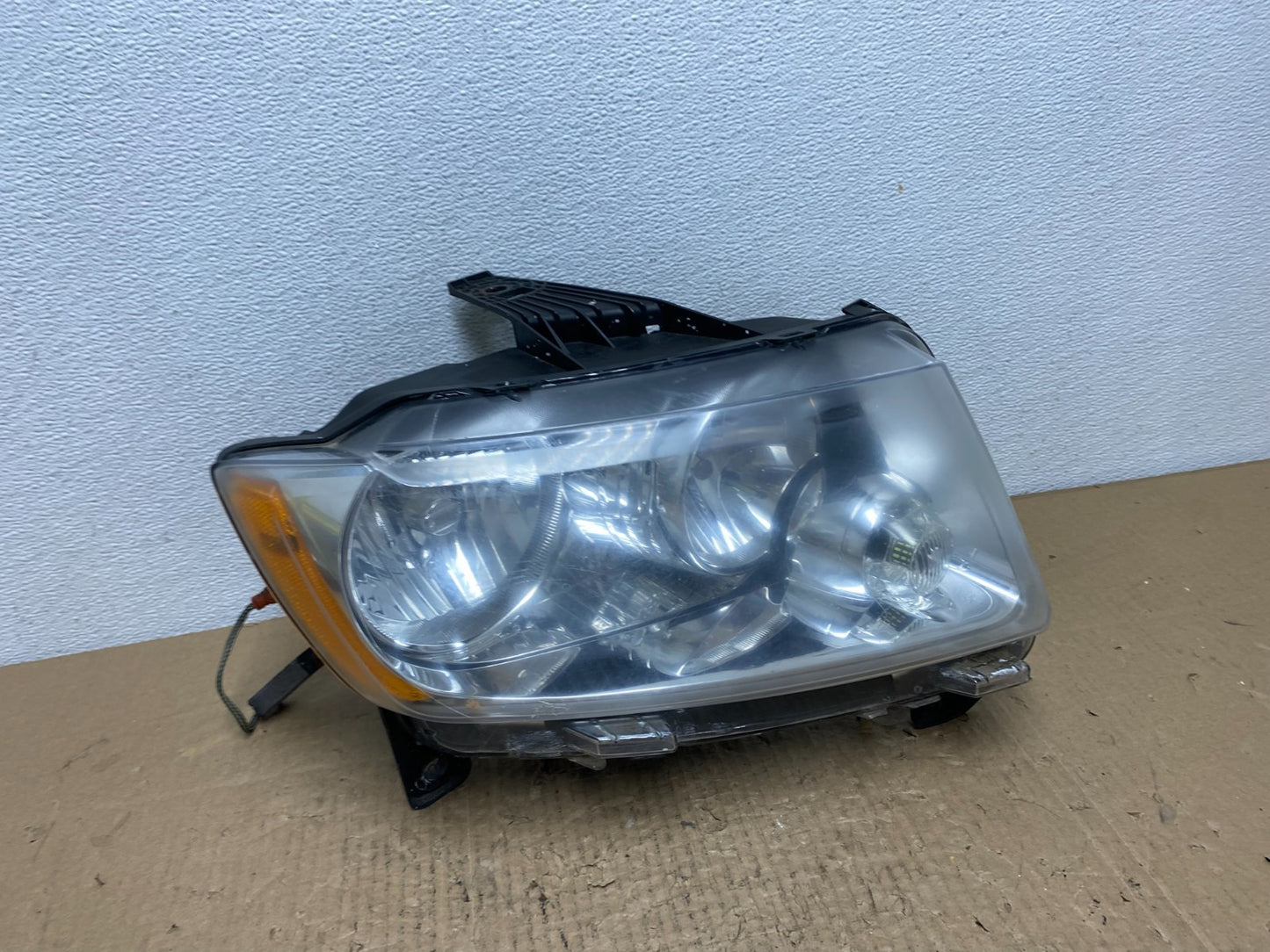 2011-2013 Jeep Grand Cherokee Right Passenger Halogen Headlight AC3998 DW0