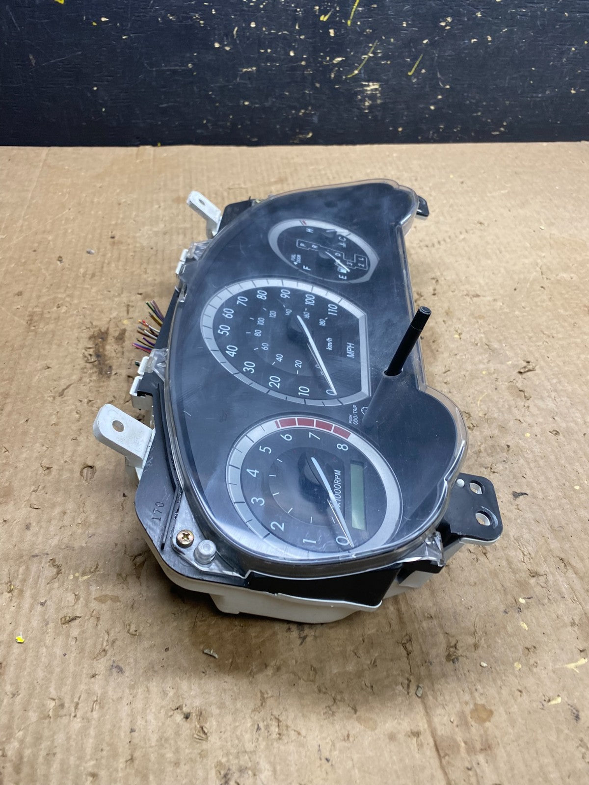 2004 2005 Toyota Sienna Speedometer Cluster Gauge Z7331 DG1
