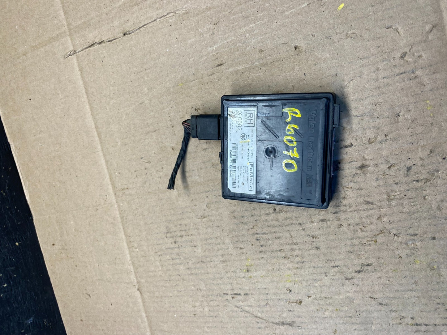 2013 to 2018 Ford Lincoln Rear Radar Blind Spot Module OEM r6070 DG0