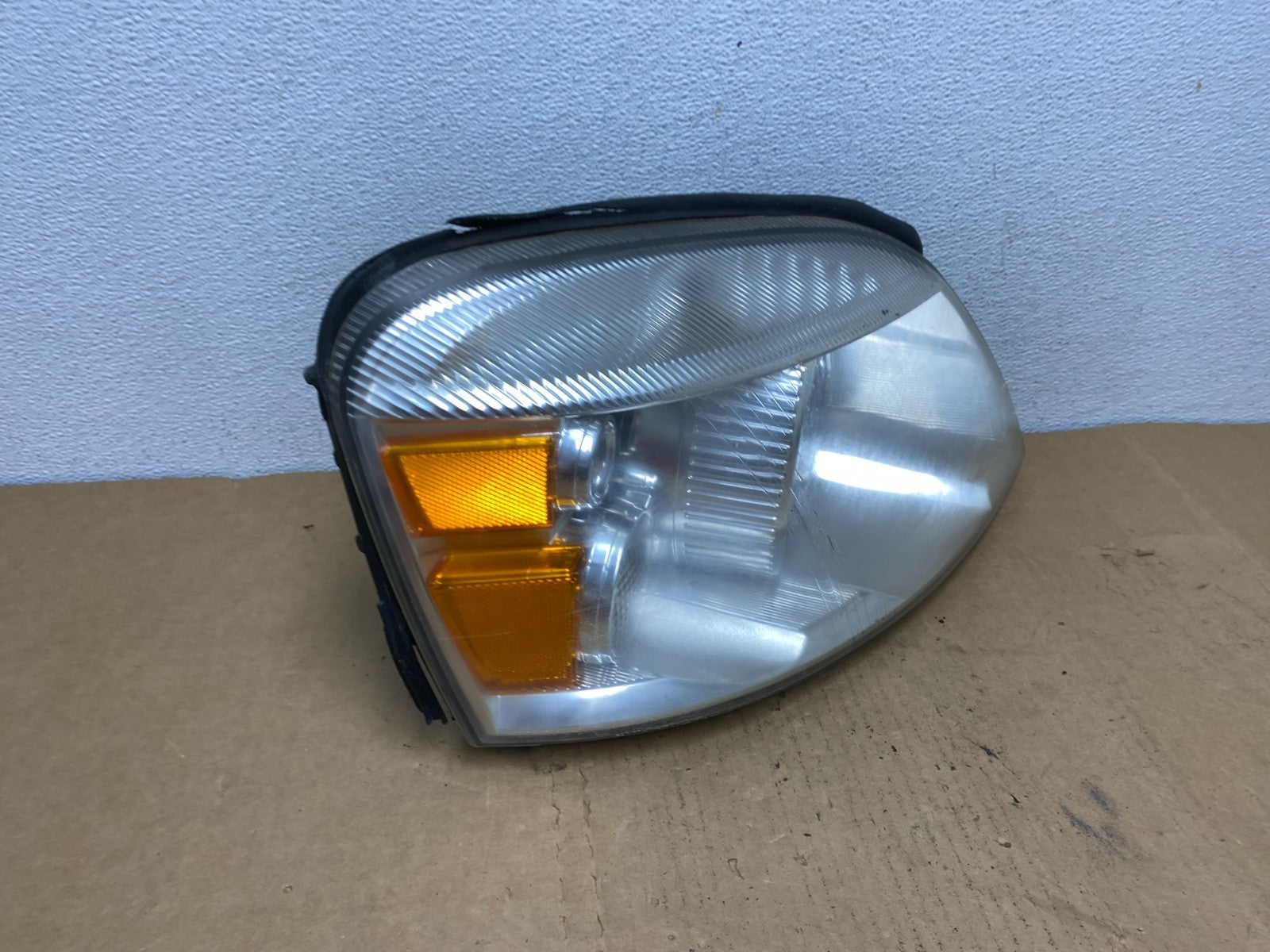 2004 - 2007 Ford Freestar Right Passenger RH Side Headlight Halogen AC8472 DW2