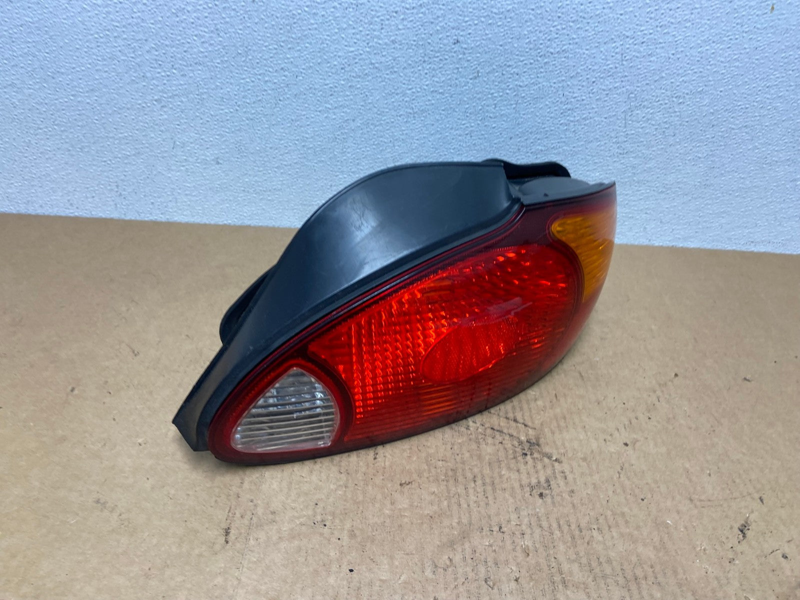 1999 2000 Hyundai Elantra Sedan Right Passenger RH Tail Light OEM AC2900 LK2