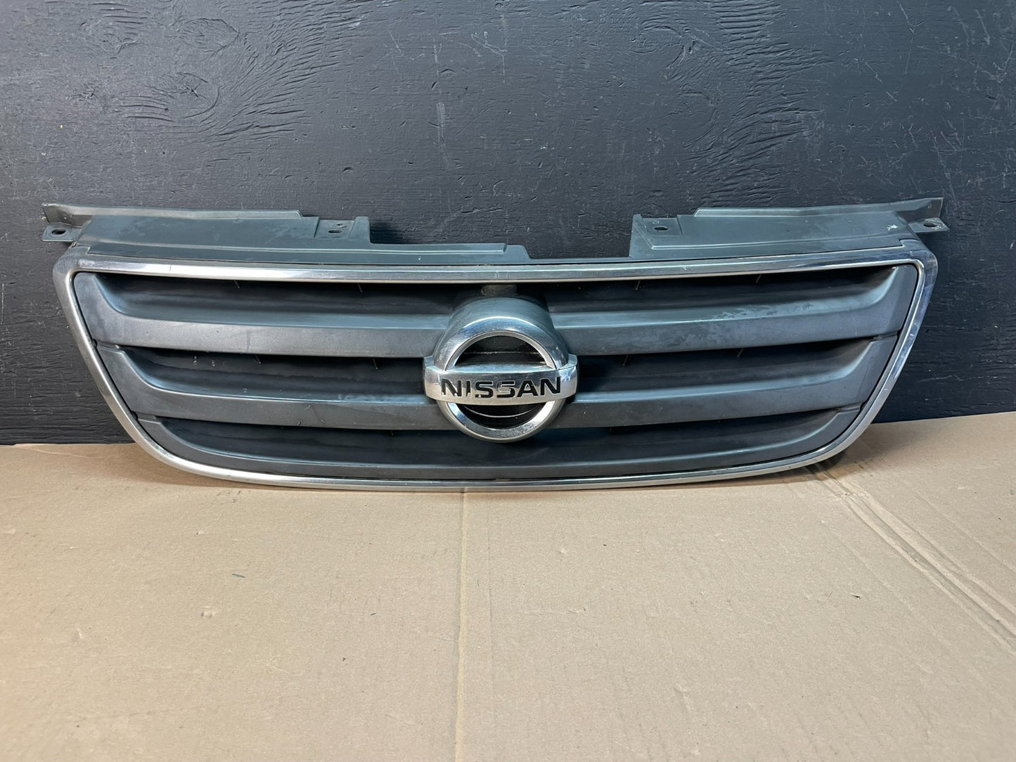 2002 2003 2004 Nissan Altima Front Upper Grill Grille AD8359 DG0