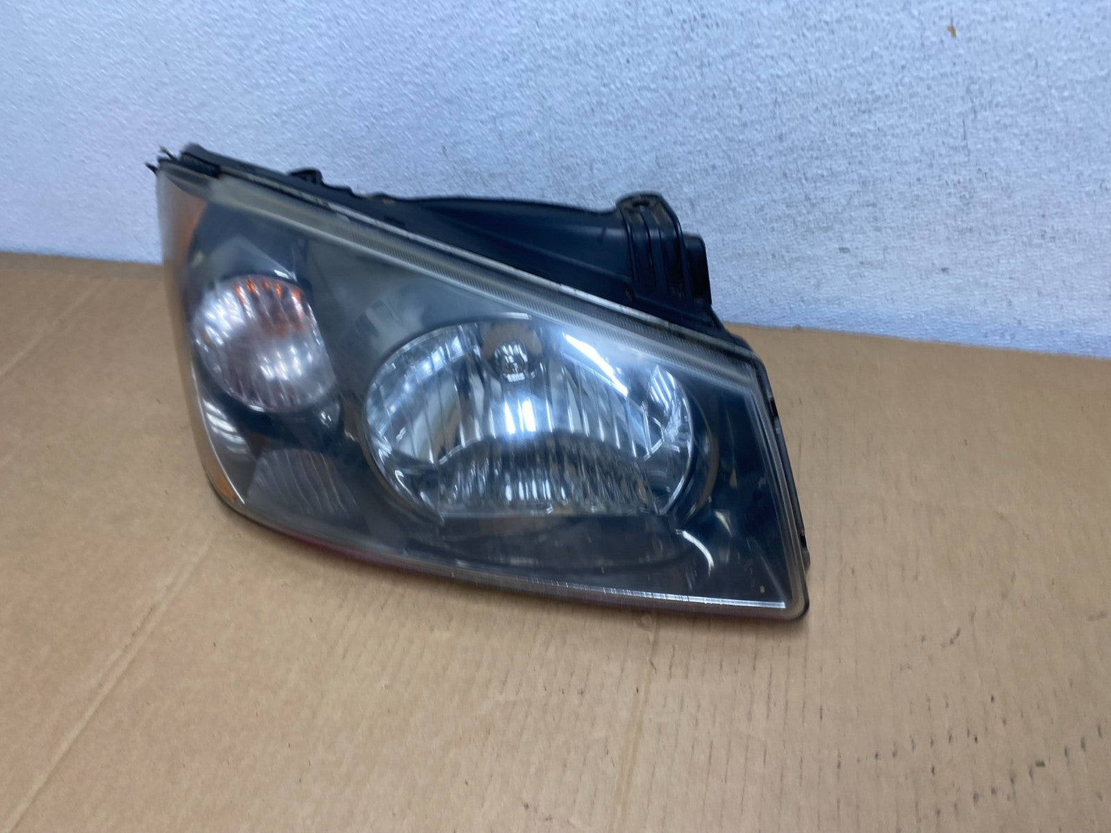 2004 2005 2006 Kia Spectra Right Passenger RH Side Headlight AD0737 DW1