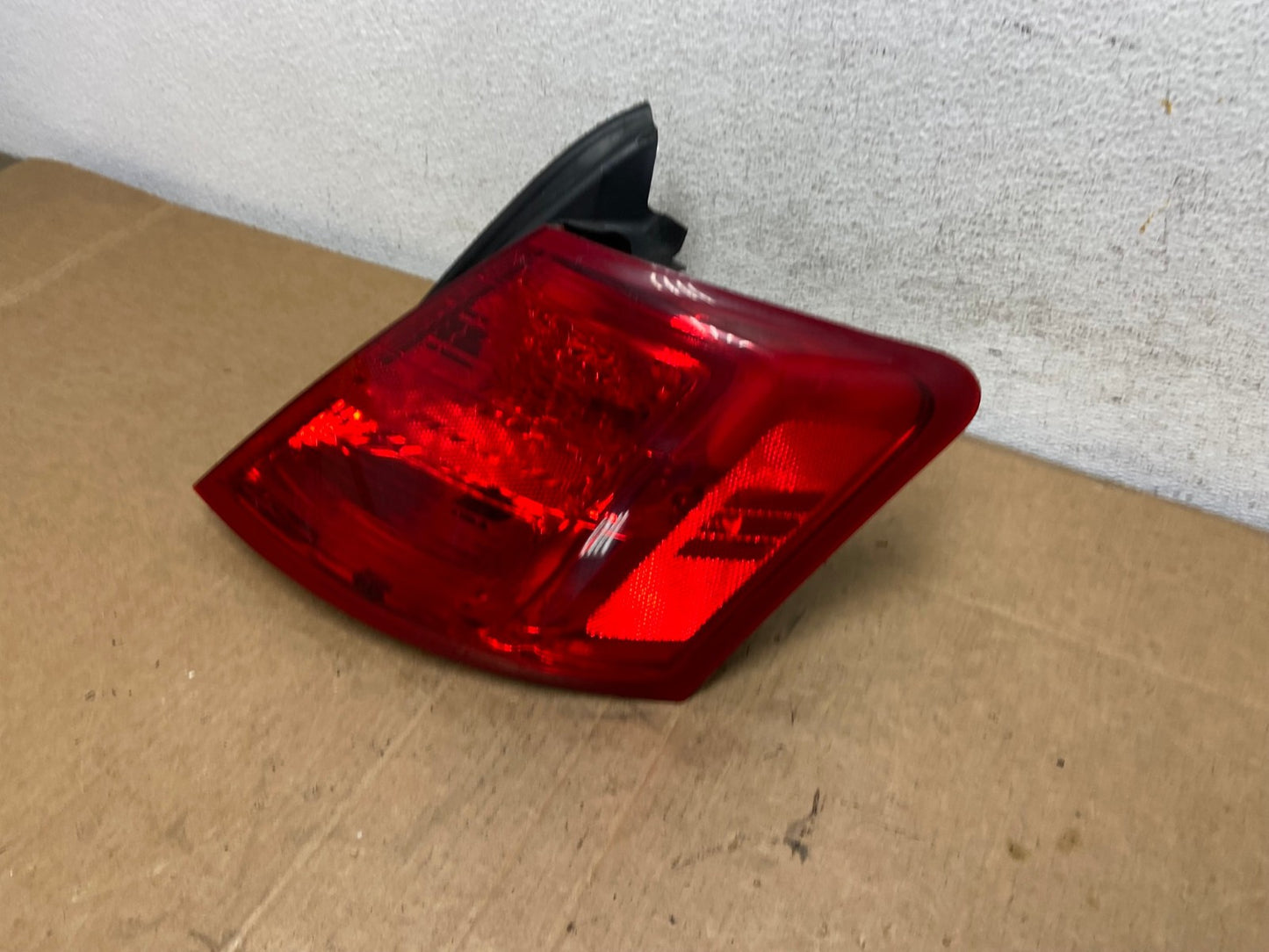 2014 to 2018 Ford Taurus Interceptor Right Passenger RH Tail Light AD6192 LK1