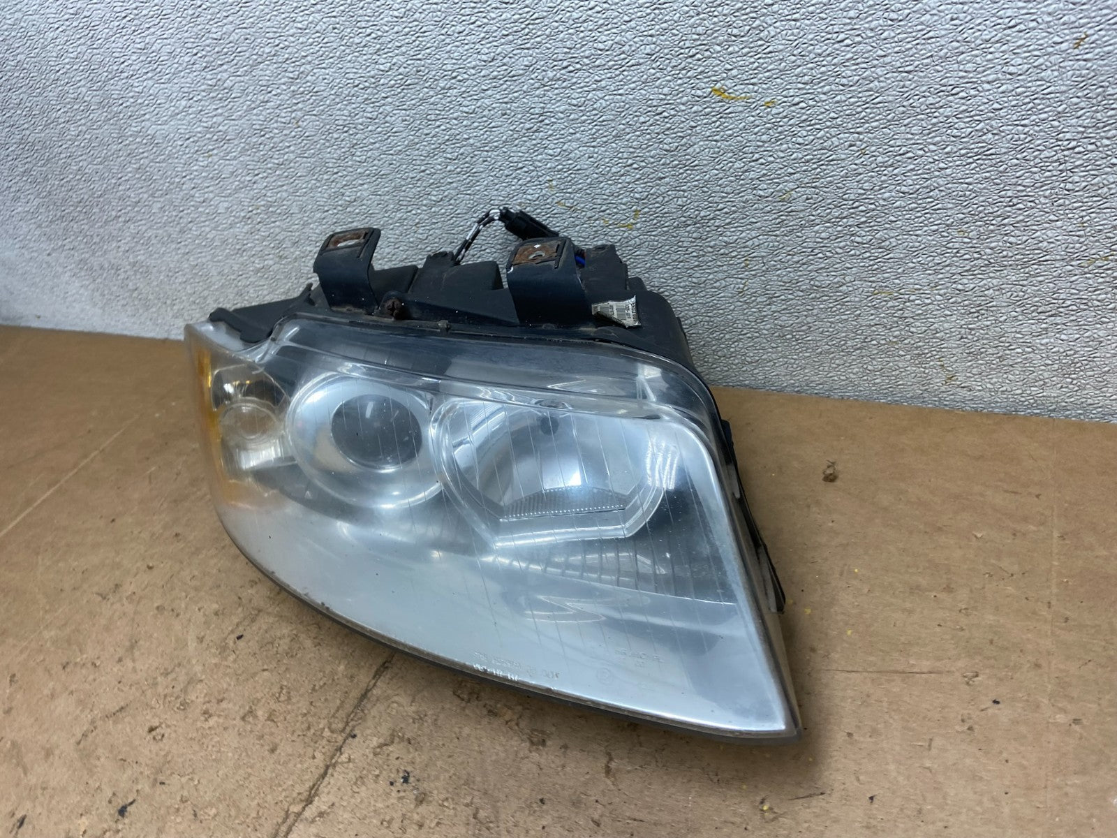 2002 - 2005 Audi A4 Sedan Right Passenger Halogen Headlight OEM X9055 DW1