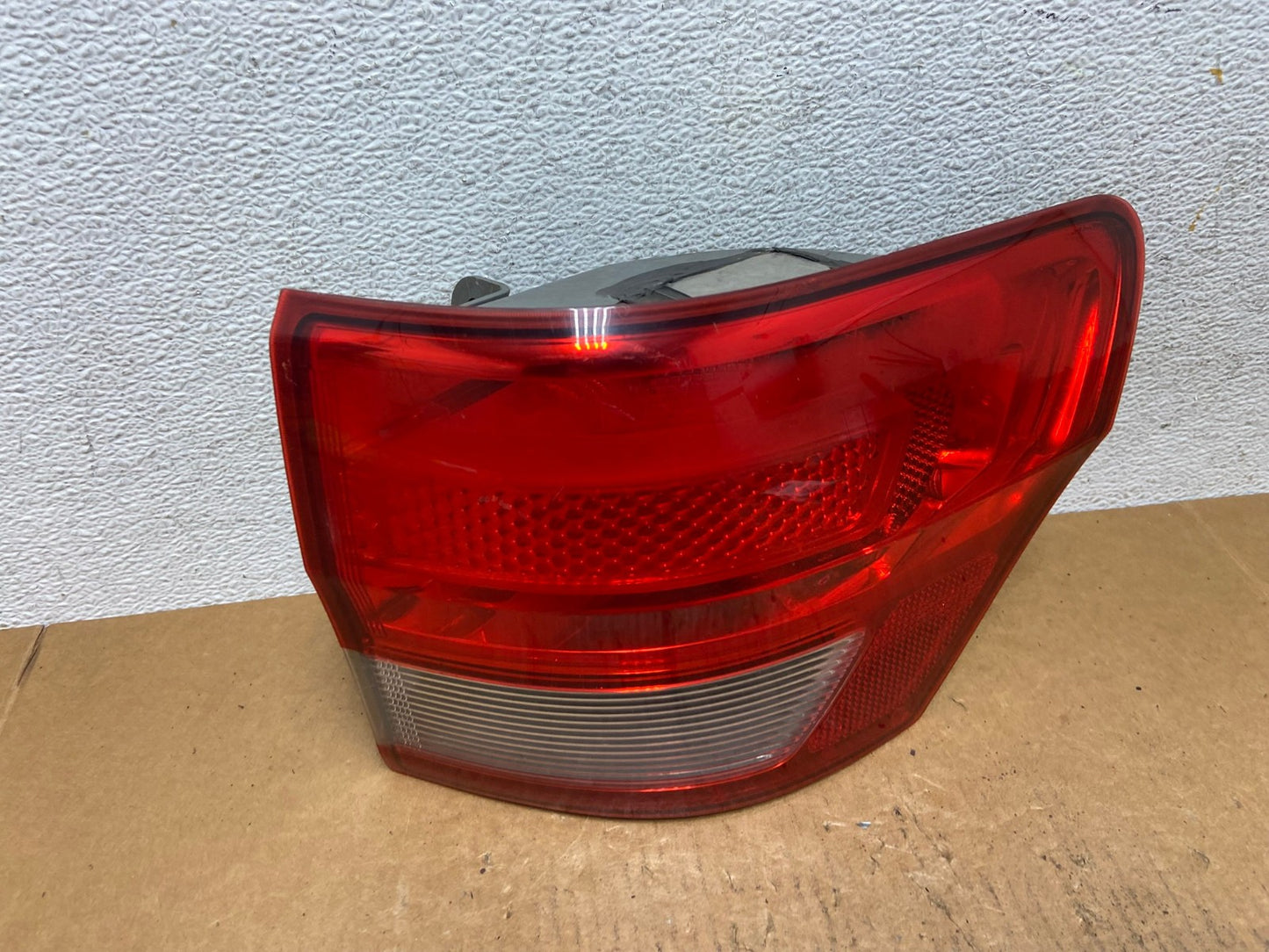 2011-2013 Jeep Grand Cherokee Right Passenger Side Rh Tail Light AE1325 LK0