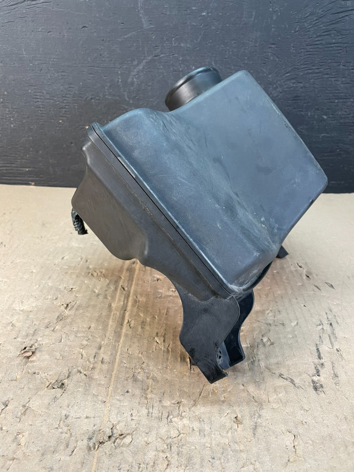 2017-2020 Chrysler Pacifica 3.6L AT FWD Air Intake Cleaner Resonator ad8274 DG1