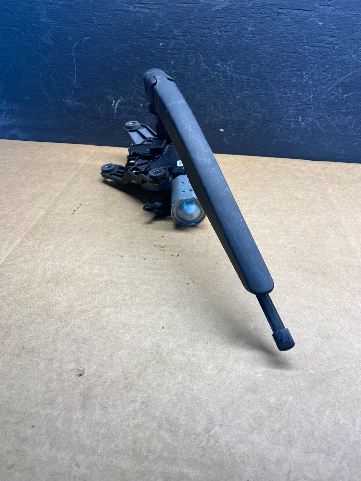 2020 to 2023 Ford Explorer Rear Windshield Wiper Motor ad7468 DG2
